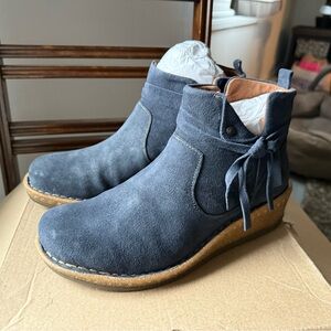 Women’s Born Vaughn ankle boots size 9